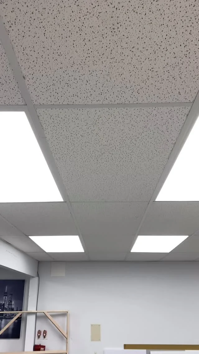 L’habillage de plafond suspendu ✨

Saviez-vous que Nomad Design peut transformer vos plafonds suspendus ?

Offrez un effet trompe-l’œil saisissant, agrandissez visuellement vos pièces ou faites voyager vos clients grâce à nos impressions grand format de haute qualité.

Parfait pour les plafonds d’écoles, salles d’attente, cabinets dentaires, sous-sols, bureaux, cinémas maison et plus encore.

Un look unique qui attire les regards à coup sûr ! 👀
___

Suspended Ceiling Makeover ✨

Did you know that Nomad Design can transform your suspended ceilings?

Create a stunning trompe-l’œil effect, visually enlarge your spaces, or transport your clients with our high-quality large-format prints.

Perfect for ceilings in schools, waiting rooms, dental clinics, basements, offices, home theaters, and more.

A unique look that’s sure to turn heads! 👀
.
.
.
#nomaddesign #papierpeint #murale #nomaddesignmural #laval #design #wallpaper #montreal #plafond #plafondsuspendu #decoration #cinemamaison #ecole #salledattente #dentisterie #soussol #dentalclinic #office #decorationplafond #impressiongrandformat @joey4ever_