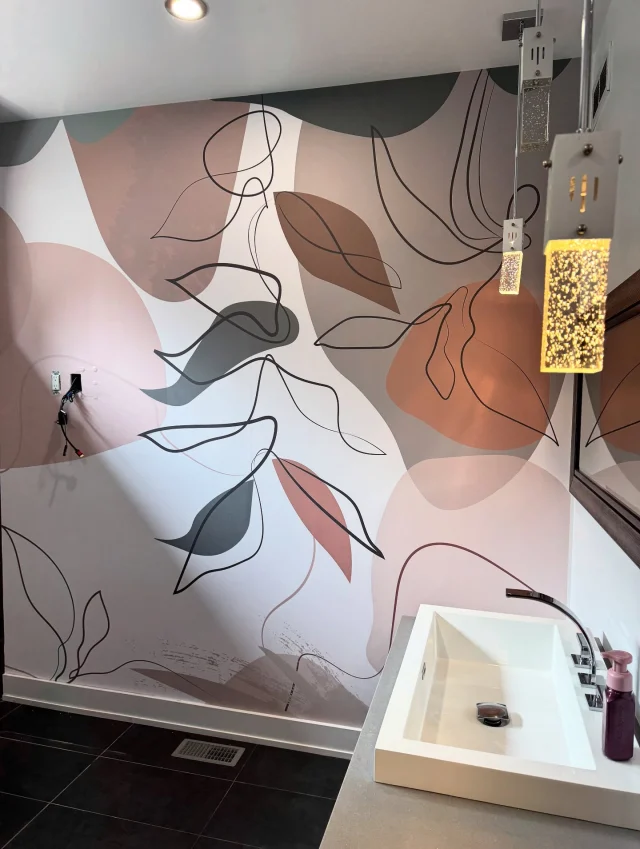 Osez le papier peint… même dans la salle de bain.

Une installation qui prouve que design rime avec audace, même dans les plus petites pièces.
___

Dare to use wallpaper… even in the bathroom.

An installation that proves bold design belongs even in the smallest spaces.
.
.
.
#papierpeint #mural #wallpaper #nomaddesign #nomaddesignmural #salledebain #decosalledebain #design #installation #designmural @joey4ever_